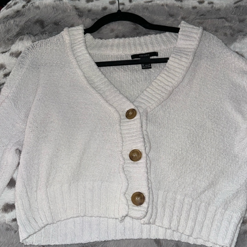 White button down cropped cardigan perfect for fall.